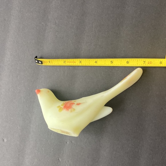 Vintage Fenton Long Tail Satin Custard Hand Painted Bird Figurine - Picture 6 of 9